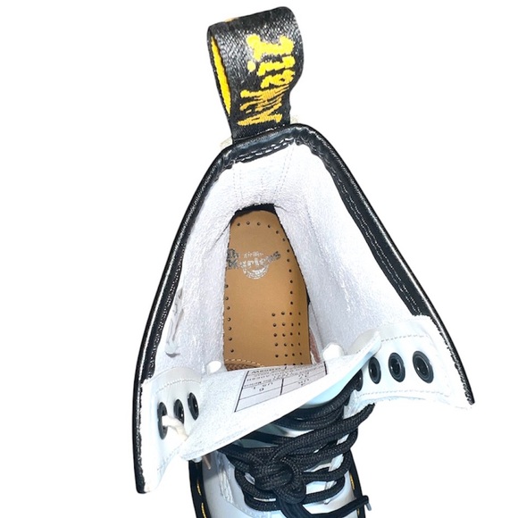 DR. MARTENS | NIB 1460 WOMEN’S SMOOTH LEATHER LACE UP BOOT - Picture 7 of 12